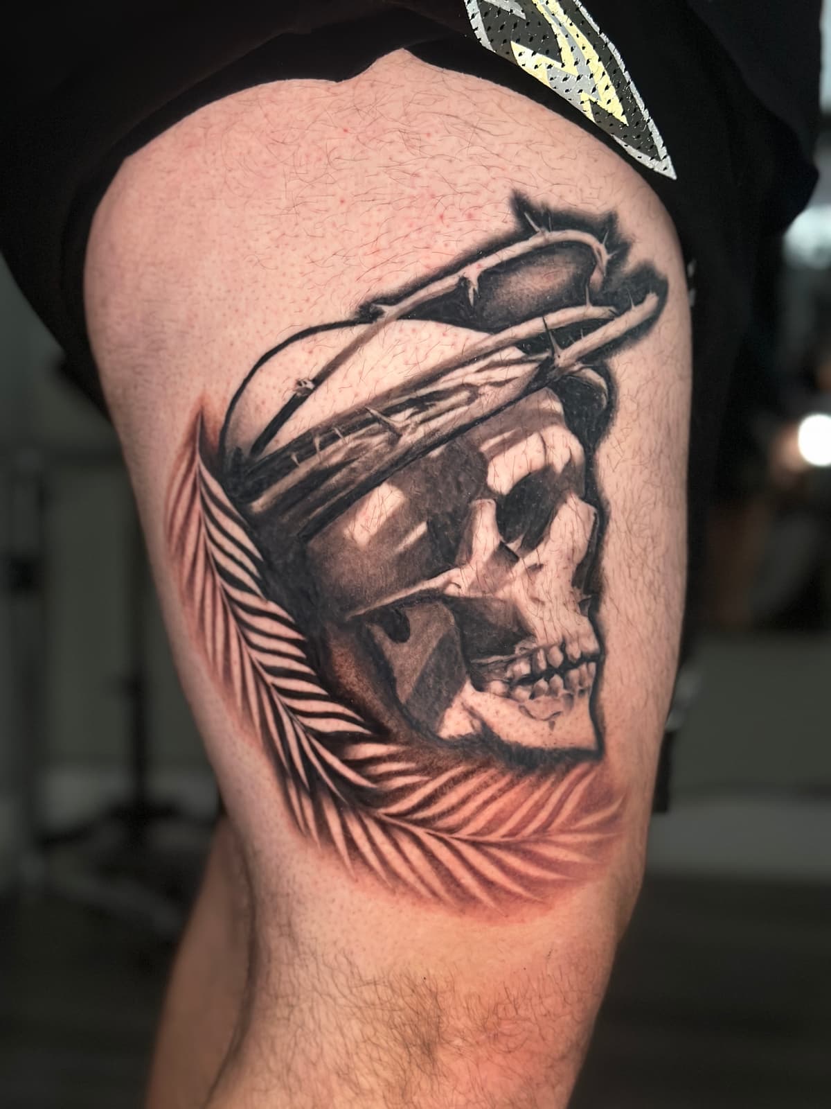 Skull and Foliage — Black and Grey / Thigh